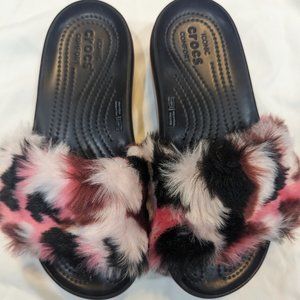 Crocs Fluffy slides